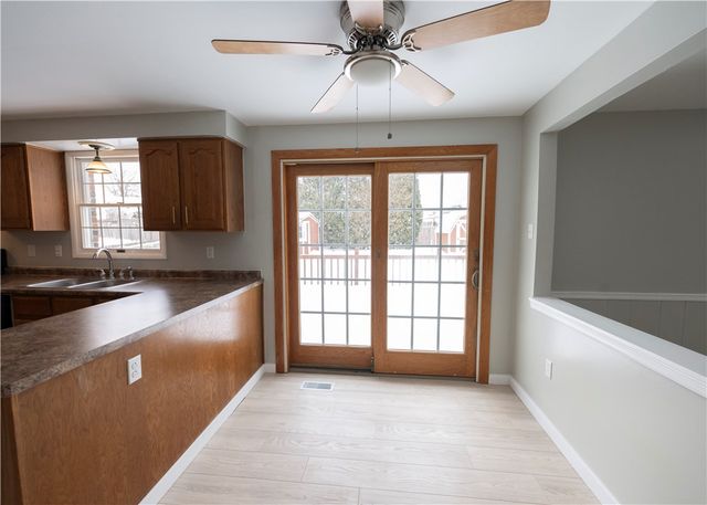 855 2nd Ave, Economy, PA 15042