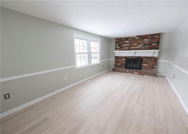 855 2nd Ave, Economy, PA 15042