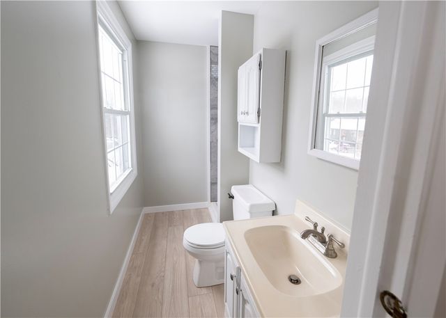 855 2nd Ave, Economy, PA 15042