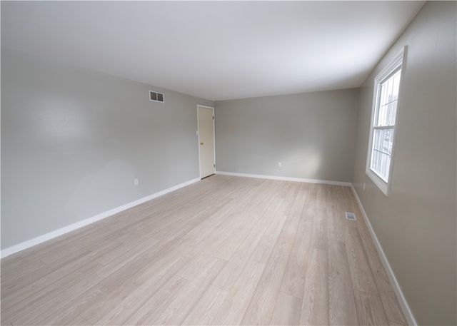 855 2nd Ave, Economy, PA 15042