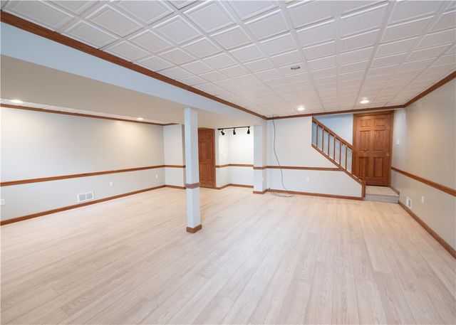 855 2nd Ave, Economy, PA 15042