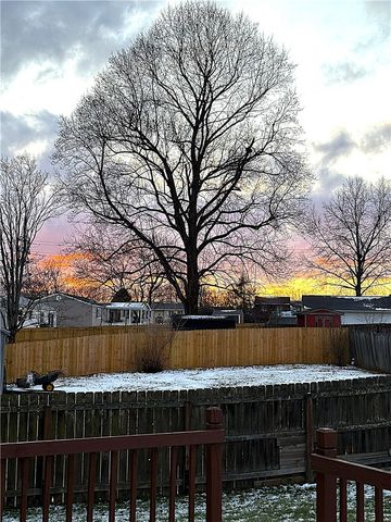 855 2nd Ave, Economy, PA 15042