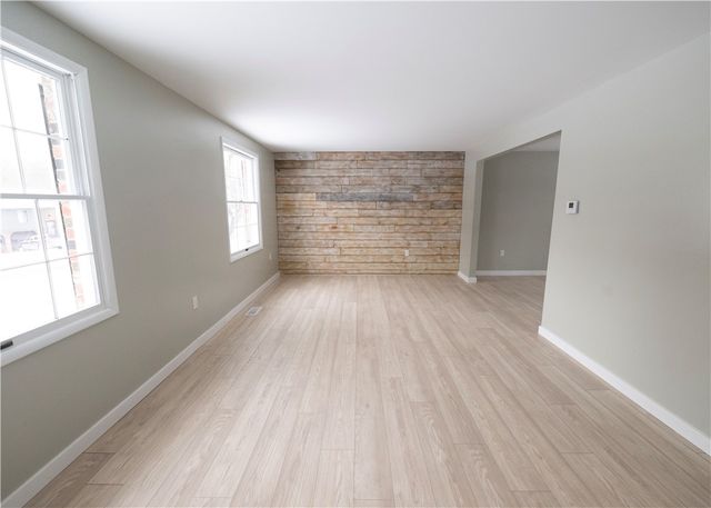 855 2nd Ave, Economy, PA 15042