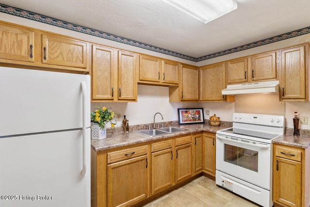 281 El Conquistador Pl, Louisville, KY 40220