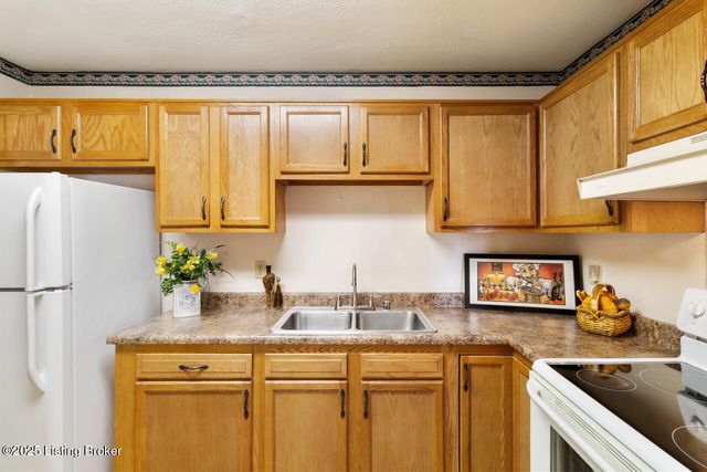 281 El Conquistador Pl, Louisville, KY 40220