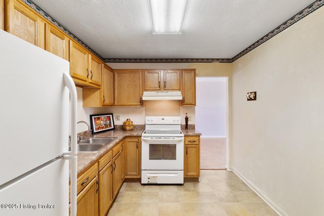 281 El Conquistador Pl, Louisville, KY 40220