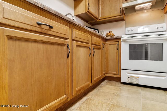 281 El Conquistador Pl, Louisville, KY 40220