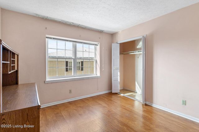 281 El Conquistador Pl, Louisville, KY 40220