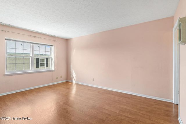 281 El Conquistador Pl, Louisville, KY 40220