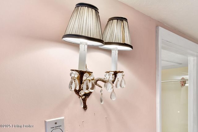 281 El Conquistador Pl, Louisville, KY 40220