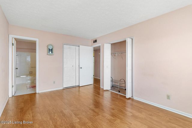 281 El Conquistador Pl, Louisville, KY 40220