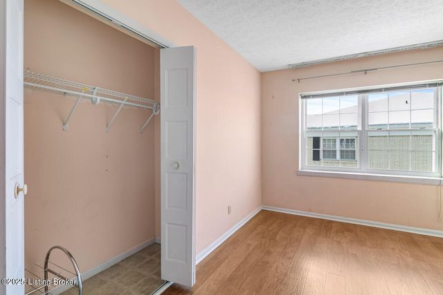 281 El Conquistador Pl, Louisville, KY 40220