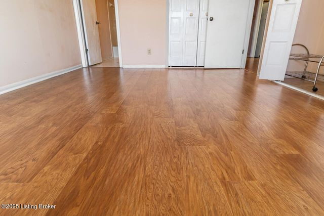 281 El Conquistador Pl, Louisville, KY 40220