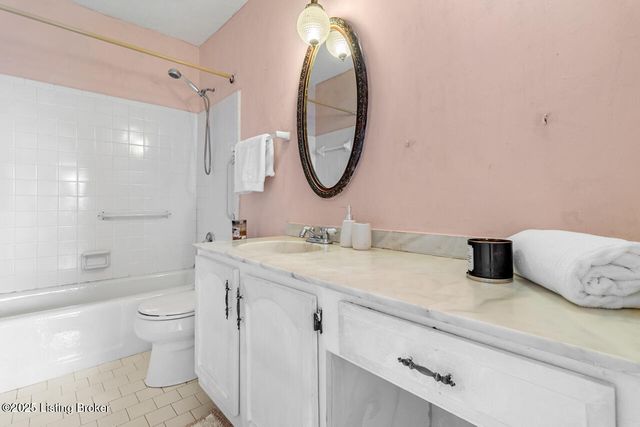 281 El Conquistador Pl, Louisville, KY 40220