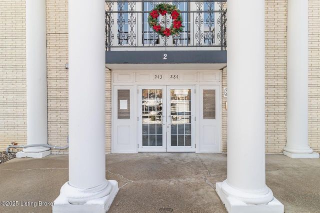 281 El Conquistador Pl, Louisville, KY 40220