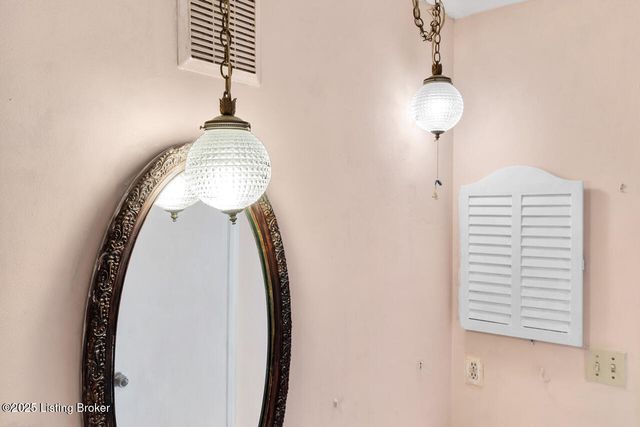 281 El Conquistador Pl, Louisville, KY 40220