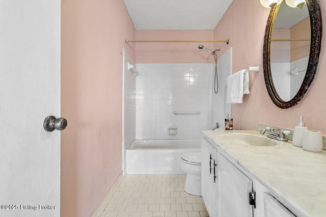 281 El Conquistador Pl, Louisville, KY 40220