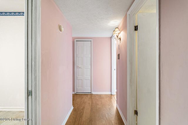 281 El Conquistador Pl, Louisville, KY 40220