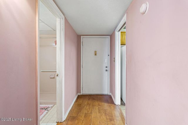 281 El Conquistador Pl, Louisville, KY 40220