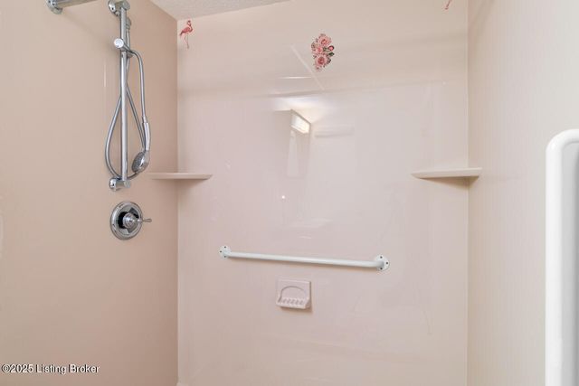 281 El Conquistador Pl, Louisville, KY 40220