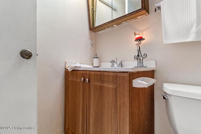 281 El Conquistador Pl, Louisville, KY 40220