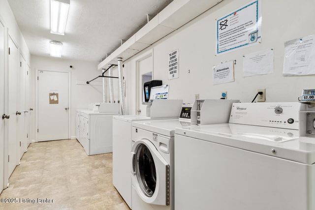 281 El Conquistador Pl, Louisville, KY 40220