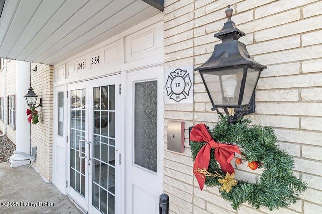 281 El Conquistador Pl, Louisville, KY 40220