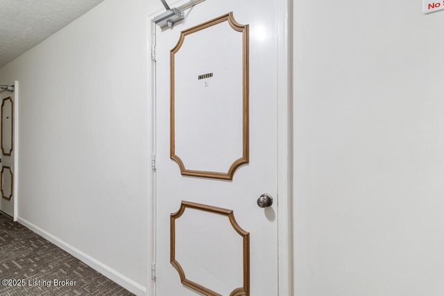 281 El Conquistador Pl, Louisville, KY 40220