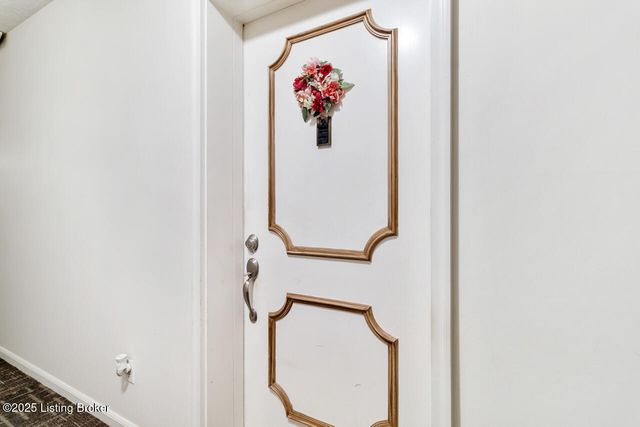 281 El Conquistador Pl, Louisville, KY 40220