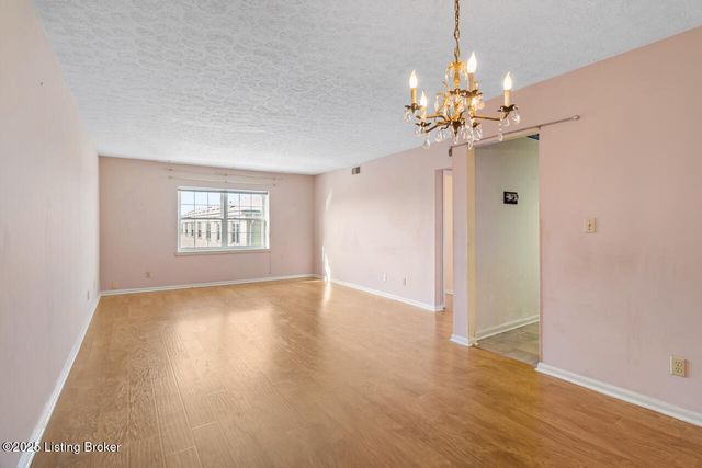 281 El Conquistador Pl, Louisville, KY 40220