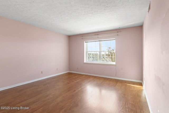 281 El Conquistador Pl, Louisville, KY 40220