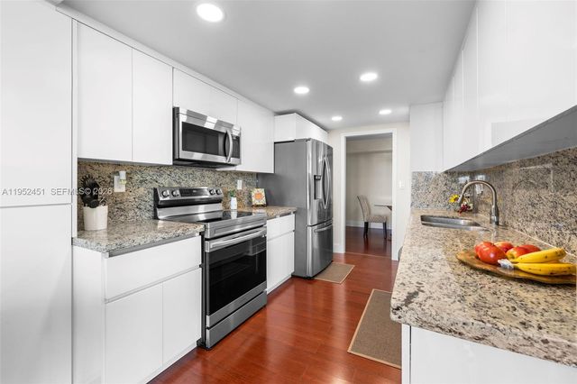 4000 Towerside Ter 2005, Miami, FL 33138