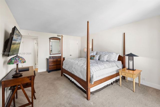 4000 Towerside Ter 2005, Miami, FL 33138