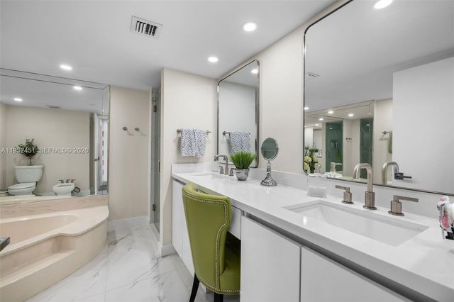 4000 Towerside Ter 2005, Miami, FL 33138