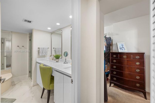 4000 Towerside Ter 2005, Miami, FL 33138