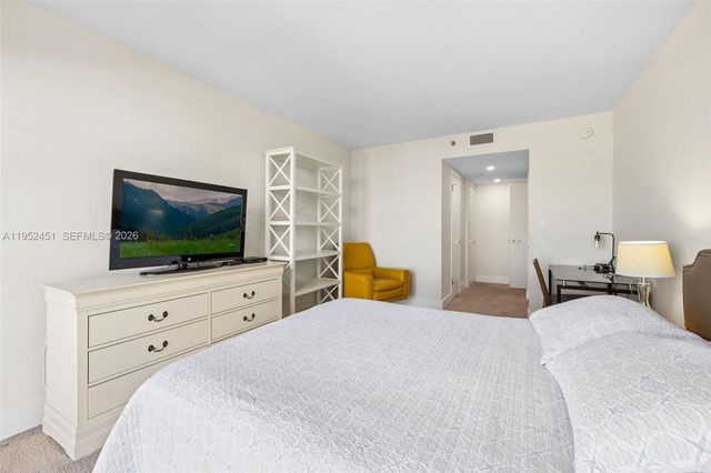 4000 Towerside Ter 2005, Miami, FL 33138