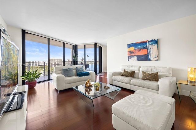 4000 Towerside Ter 2005, Miami, FL 33138