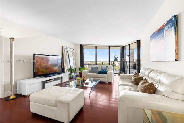 4000 Towerside Ter 2005, Miami, FL 33138