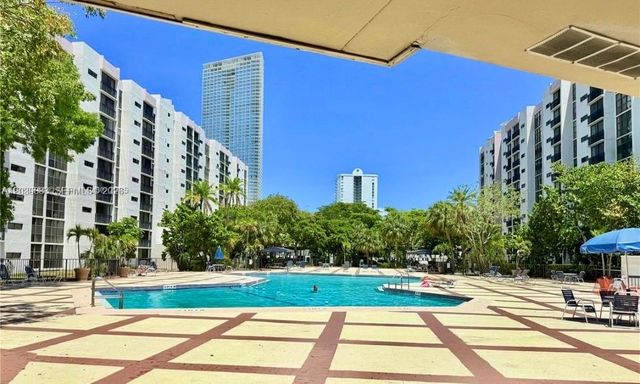 16909 N Bay Rd 116, Sunny Isles Beach, FL 33160