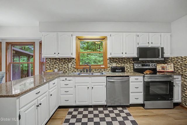 14 Thoroughbred Way, Clifton Park, NY 12065