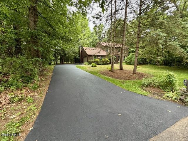 14 Thoroughbred Way, Clifton Park, NY 12065
