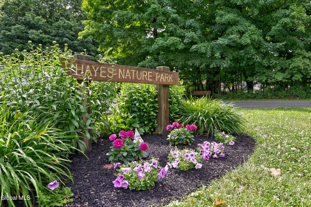 14 Thoroughbred Way, Clifton Park, NY 12065