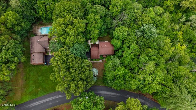 14 Thoroughbred Way, Clifton Park, NY 12065