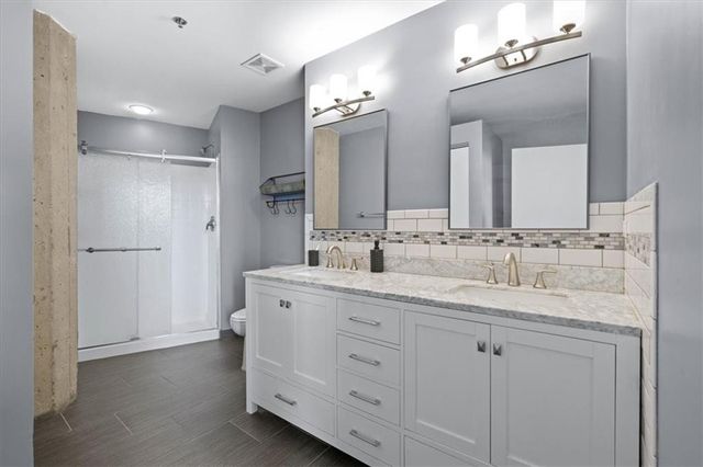 2107 Grand Boulevard 909, Kansas City, MO 64108