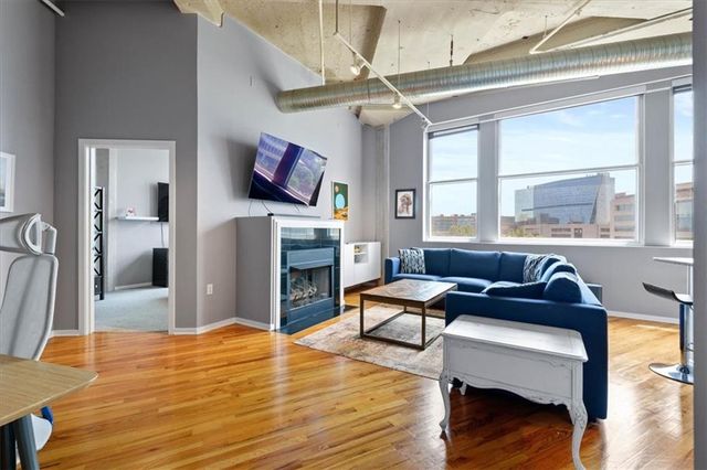 2107 Grand Boulevard 909, Kansas City, MO 64108