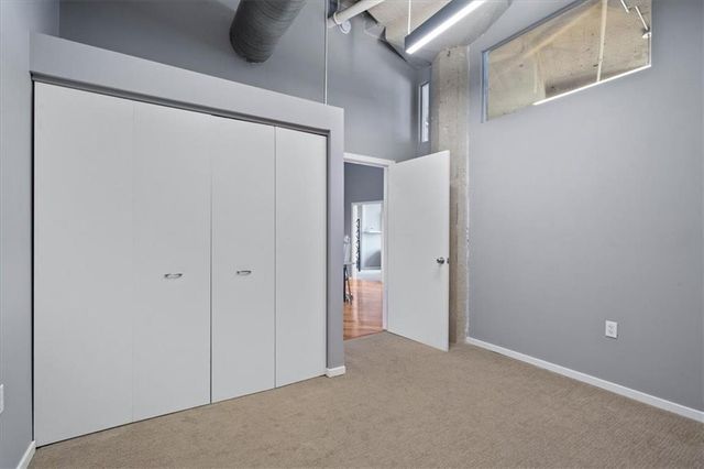 2107 Grand Boulevard 909, Kansas City, MO 64108