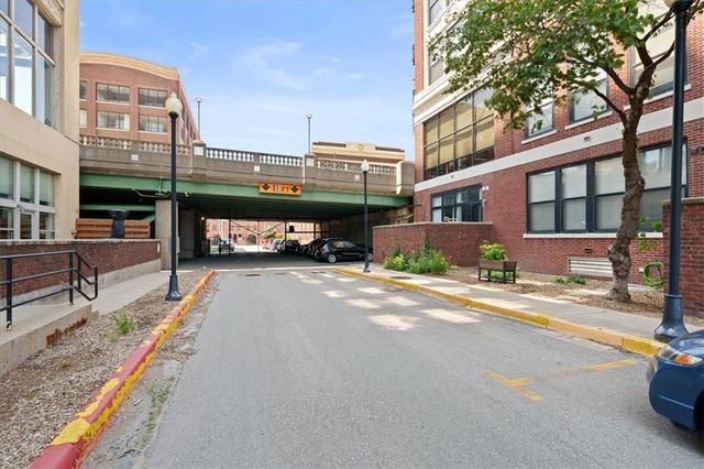 2107 Grand Boulevard 909, Kansas City, MO 64108