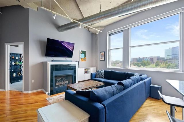2107 Grand Boulevard 909, Kansas City, MO 64108