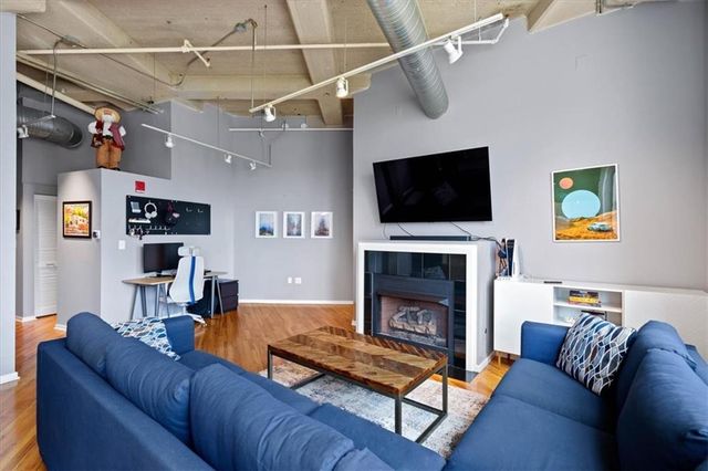 2107 Grand Boulevard 909, Kansas City, MO 64108