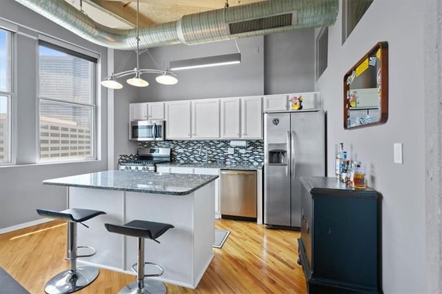 2107 Grand Boulevard 909, Kansas City, MO 64108